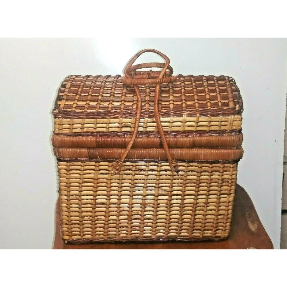 Wicker Picnic Basket w/Durable Plastic Dinnerware Set Serves 4 red gingham linin